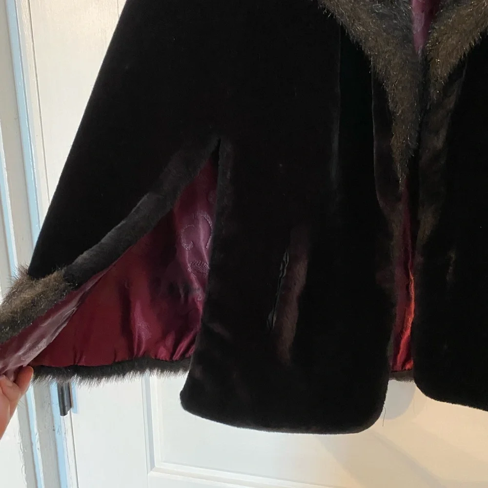 Faux Fur VTG Cape - Picture 2 of 4